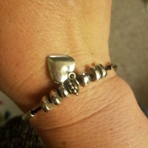 lizzie james Jewelry - Lizzie James adjustable bracelet with heart charm lizzie james Jewelry - Lizzie James adjustable bracelet with heart charm